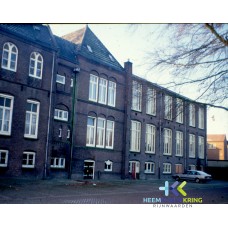 Lobith (44) Markt-Kerkepad achterkant Mariaschool